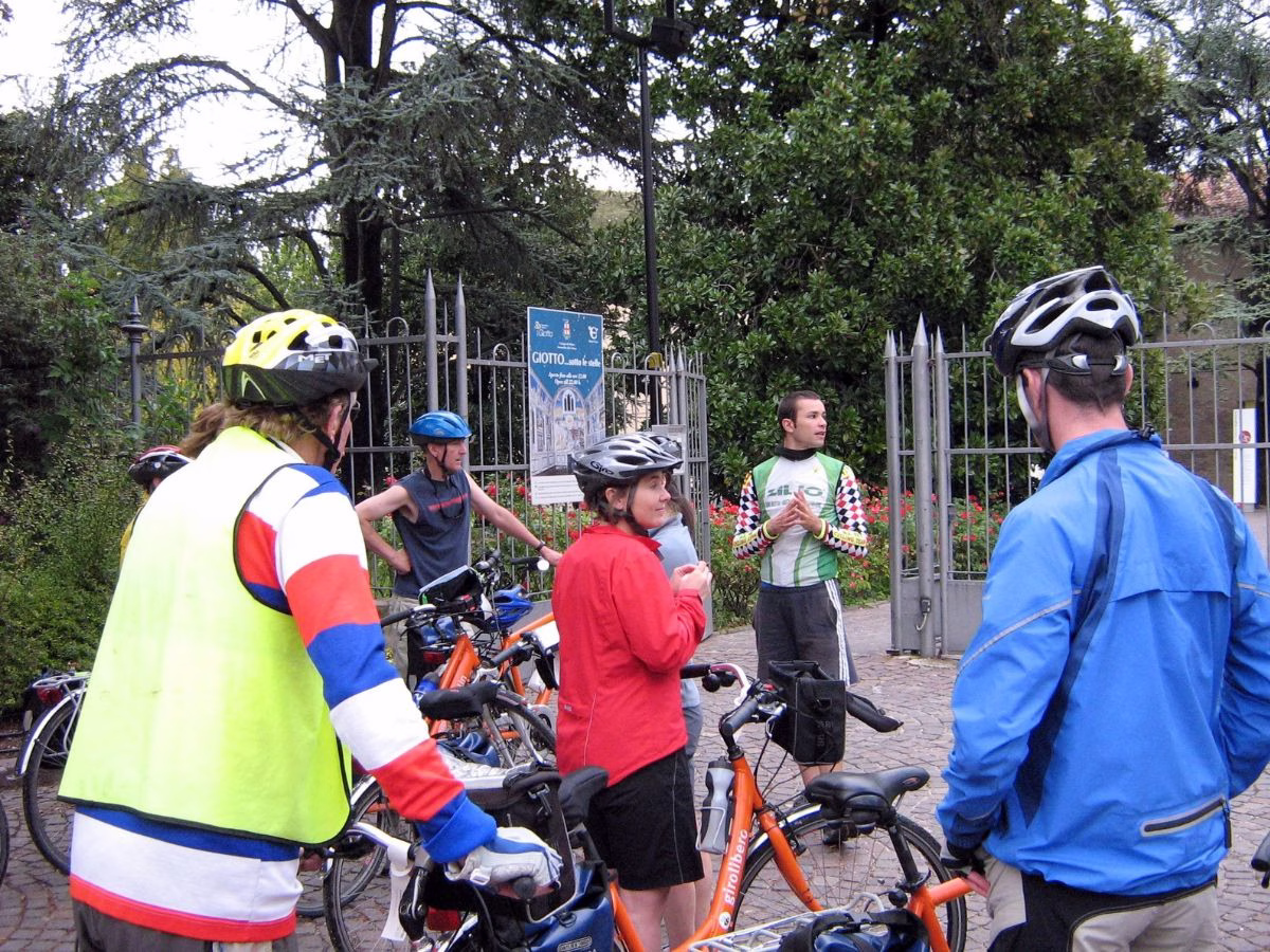 Guided bicycle tour in Italy